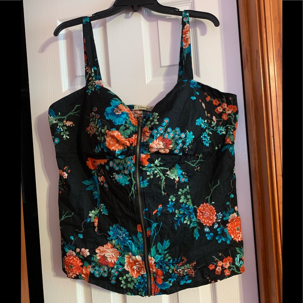 Junior’s Plus Floral Top